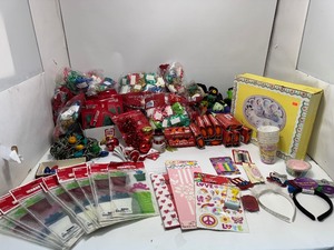 lot 35 image: Holiday Things