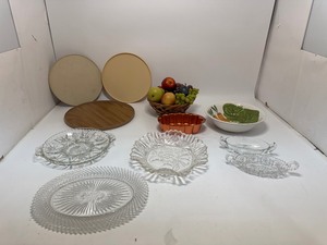 lot 37 image: Serving Things