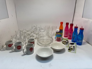 lot 39 image: Drink Things
