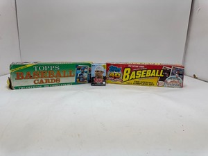 lot 42 image: BaseballFootball cards
