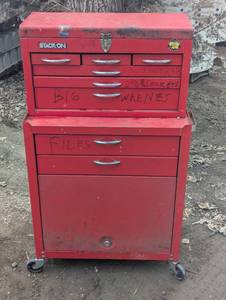 lot 68 image: Stack On 40-in by 24-in tool box - Red