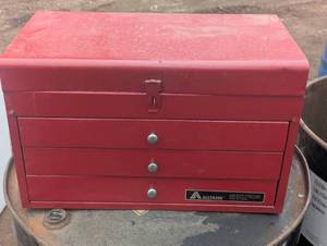 lot 69 image: All Trade - 10.5 in by 17.5 in tool box - Red