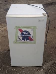 lot 60 image: Magic Chef 3.2 cu. ft. Refrigerator in White