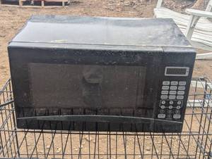 lot 61 image: 700 Watt Small counter Microwave