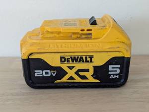 DEWALT 20V MAX Premium Lithium-Ion 5.0Ah Battery Pack