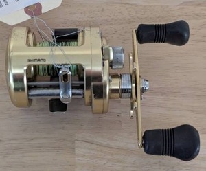 lot 14 image: Shimano Gold Calcutta TE 401 Fishing Reel - LH