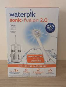 lot 26 image: Waterpik - Sonic-Fusion 2.0 - White