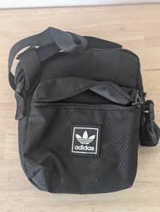 lot 35 image: Adidas Cross Body Bag - Black