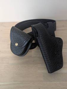 lot 44 image: Size 42 Police Belt with Holster and Case