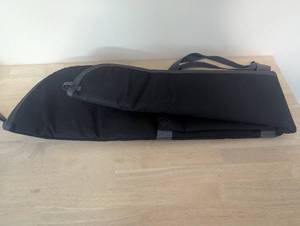 lot 47 image: Alien Gear Black Soft RifleShotgun Case