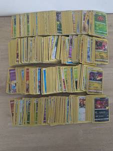 lot 61 image: 800 Pokmon Cards - Mixed sets - Blue Back - 800 Cards