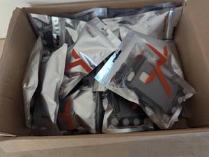 lot 70 image: 17 New Trianium iPhone 7 Cases - x001g890s5