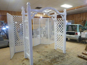 Vienna Collapsible Arbor with 2 Tri-Fold Lattice Panels