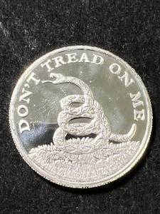 1 TROY OZ .999 FINE SILVER DONT TREAD ON ME ROUND