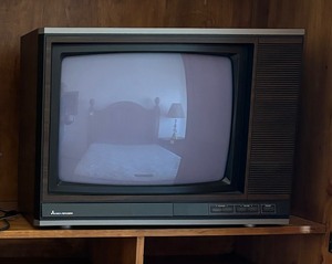 lot 68 image: Vintage Magnavox 19 Inch Tube TV