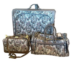 lot 69 image: Vintage Luggage  Suitcases