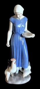 lot 72 image: Bing & Grndahl Girl Feeding Chickens Figurine  Bing & Grndahl 2220