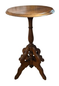 lot 86 image: Antique Petite Accent Table