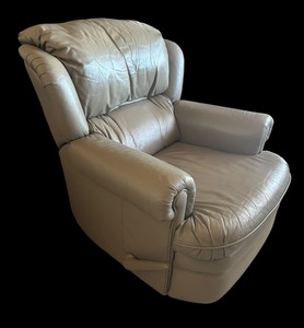 lot 10 image: Luxurious Leather Swivel Reclining Chair