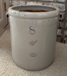 lot 16 image: Vintage Redwing Pottery 8 Gallon Crock with Handles