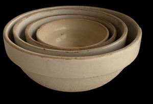 lot 217 image: Set of Five Vintage Nesting Mixing Bowls