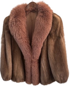 lot 178 image: Beautiful Vintage Brown Fur Coat