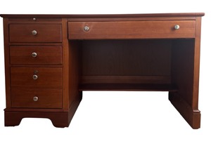 lot 174 image: Stanley Furniture Beautiful Dark Wood Desk
