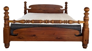 lot 59 image: Gorgeous Vintage Wooden King Size Bed Frame
