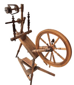 lot 47 image: Antique Primitive Wooden Spinning Wheel