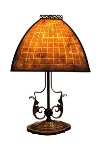 lot 42 image: Vintage Beautiful Lattice Shade Table Lamp