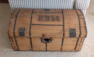 lot 169A image: Vintage Tack Rivet Steamer Trunk