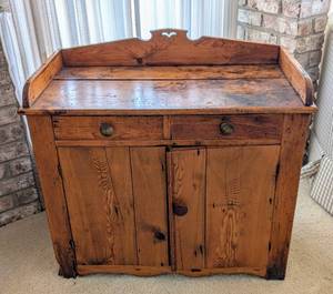 lot 152 image: Antique Pine Jelly Cupboard