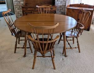 lot 159 image: Vintage S. Bent Bros Windsor Back Dining Table Set