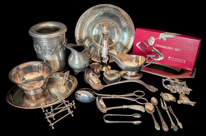 lot 157 image: Variety of Vintage Silver Plated Servingware