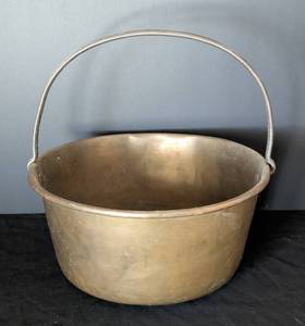 lot 206 image: Large Vintage Brass Pot
