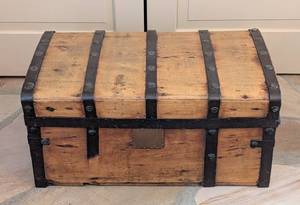 lot 103 image: Vintage Wood Steamer Trunk