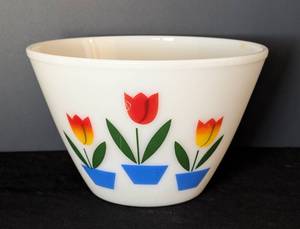 lot 117 image: Vintage Fire King Tulip Mixing Bowl