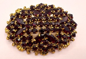 lot 35R image: Vintage Red Rhinestone and Gold Tone Brooch