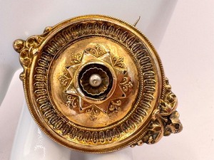 lot 8R image: Gorgeous Antique Victorian Gold Top Brooch  Pin