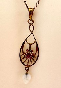 lot 24R image: Vintage Lavalier Style Necklace