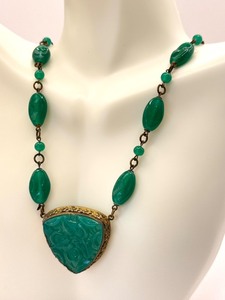 lot 16R image: Vintage Peking Glass Necklace