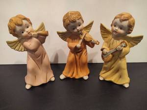 lot 60 image: Vintage Set of Three HOMCO Ceramic Musical Angels
