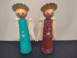 lot 108 image: Vintage Tole Painted Folk Art Wooden Angel Figurines