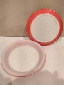 lot 9 image: Flamingo Pink PYREX Pie Plates