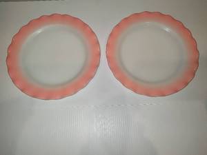 lot 24 image: Vintage Hazel Atlas Crinoline Pink Rippled Dinner Plates