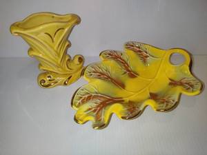 lot 15 image: Shawnee Yellow Cornucopia Vase & MCM Leaf Candy Dish