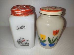 lot 7 image: Vintage FIREKING Tulip & MCKEE Scottie Dog Salt Shakers