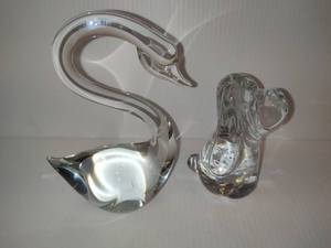 lot 20 image: Blown Clear Glass Dog & Swan