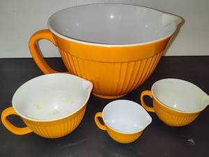 lot 8 image: Melamine Orange Vintage Mixing Bowls