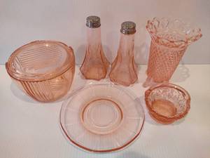 lot 13 image: Pink Depression Glass Assortment